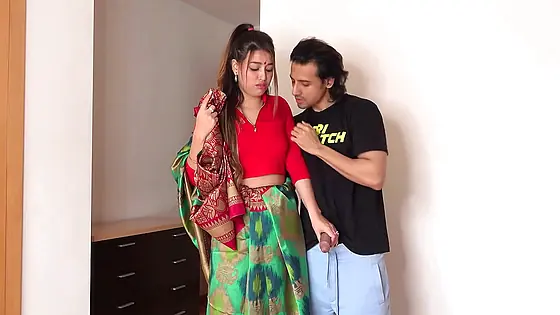नौकरानी ने अपनी साड़ी उतार कर मालिक से चूत और गांड मरवाई