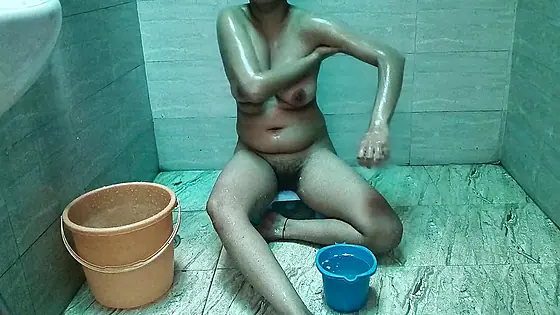 Indian village girl tight pussy outdoor bath video, desi beautiful girl xxx video