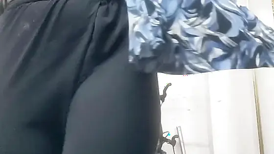 Desi housewife showing boobs and pussy doing fingering