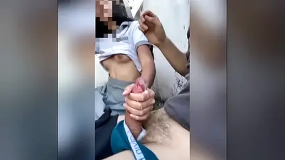 Las Estudiantes ya la saben CHUPAR! Tienen una forma de Chuparla Delicioso! En el Patio Alumna Me la Chupó de Maravilla y no me pude Aguantar, me vine en 3 minutos!