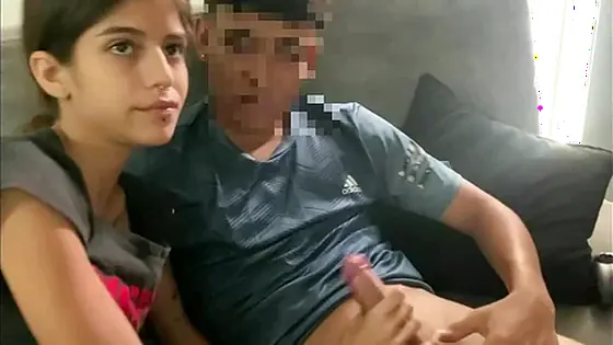 Le chupo la polla y tengo sexo con mi hermanastro en casa de nuestros padrastros PORNO CASERO