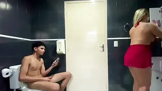 Comendo A Minha Madrasta Gostosa No Banheiro (VIDEO COMPLETO NO RED)