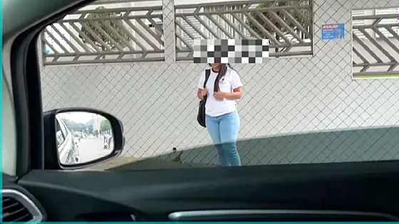 POV Aluna Pega Carona Com Casado E Paga Boquete No Carro E Leva Gozada Na Bunda
